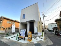 お家の屋上でBBQやスポーツなど、使い方はあなた次第！
約17.8帖の広々屋上庭園がある新築一戸建。
角地の為陽当たり良好です♪