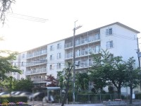 フルリノベーション済☆阪急「長岡天神」駅まで徒歩10分！
南東角部屋の為、陽当たり良好です！スーパーが近く生活便利！
小・中学校が近くお子様の通学も安心♪即入居可！