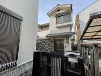 土地広々約47坪！南向きで陽当たり良好！
阪急「長岡天神」駅徒歩11分！小中学校徒歩圏内でお子様の通学も安心♪
二世帯住宅可能です！室内丁寧にお使いです☆