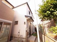 土地広々約38坪！4LDK！駐車2台可☆
2010年9月築☆南向きバルコニーで陽当り良好！
小学校徒歩圏内でお子様の通学も安心♪