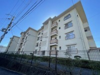 2014年6月内装リフォーム済☆室内丁寧にお使いです！
阪急「西山天王山」駅徒歩11分！小学校徒歩圏内でお子様の通学も安心♪
両面バルコニーで陽当たり・通風良好！