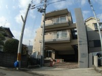 阪急「西山天王山」駅まで徒歩9分！
南向きバルコニー☆長岡第五小学校区！
室内大変キレイにお使いです！美宅♪