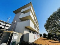 南東角部屋！日当り・通風良好です☆
広々と使えるワイドなバルコニーございます！
室内丁寧に使用されています！周辺施設も充実♪