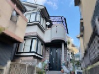 改装歴のある全室６帖以上の４ＬＤＫで車も普通車２台駐車可能！
区画の整った閑静な住宅地！ＥＶ充電ポート付！
スーパーやコンビニも徒歩圏内で買物便利！