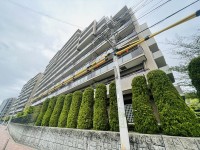 JR「山崎」駅から徒歩10分！2WAYアクセス可能！
南東向きバルコニーの為、日当り良好！
たくさん収納できるウォークインクローゼット付きです！