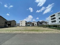 全１０区画、ＪＲ『桂川駅』徒歩１６分の『自由設計の街』！
自由設計につき、お好きな間取りで建築可能！
角地の為、陽当たり・通風良好！周辺施設充実♪