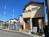 平成30年築！全居室6帖以上☆
閉静な住宅街で陽当り・通風良好！
小学校・中学校徒歩圏内でお子様の通学にも安心♪