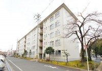 阪急「長岡天神」駅まで徒歩10分！
全室ペアガラス採用＆南向きバルコニーの為、陽当り良好！
小・中学校も徒歩圏内！お子様の通学も安心です！