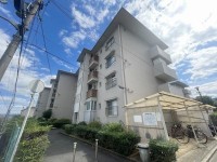 阪急『西山天王山駅』まで徒歩７分と通勤・通学便利！
２０２２年１０月末にリノベーション完成！
南向きバルコニーの為、陽当たり良好！周辺施設充実♪