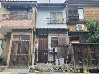 阪急『東向日駅』とＪＲ『向日町駅』の２ＷＡＹアクセス！
南向きで陽当たり良好！リフォームのご相談も承っております！
収益物件としてもご検討可能！