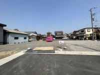 全8区画新規分譲地☆間取りは自由設計していただけます！
敷地の広さは36坪超！南向きの区画♪
北側も駐車場につき、採光・通風良好です！
