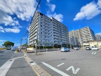 南東角部屋☆日当たり・通風・眺望良好！ペット飼育可！(規約有) 
専有面積はなんと100平米超！全居室6帖以上の4LDK♪
室内大変丁寧にお使いです！