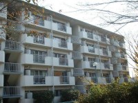 2階部分・角部屋！阪急「長岡天神」駅まで徒歩7分！
スーパーが近くにあり、他にも周辺施設充実！
両面バルコニーで陽当たり良好！リフォームプランご提案いたします☆