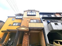 令和4年12月リフォーム済☆LDK広々16帖！全居室6帖以上！
全居室収納スペース付きでとても便利です♪
小学校も10分圏内でお子様の通学にも安心！