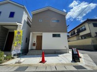 全4区画の分譲地！北西角地につき、陽当り・通風良好☆
小学校まで徒歩圏内の為、お子様の通学も安心！
買物施設も充実しており、生活に便利な立地です！