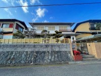 南向きの為、陽当たり・眺望良好です！
土地ゆとりのある広々とした63.68坪！全居室6帖以上の5DK！
前道6ｍ・間口広々約15ｍ！駐車が苦手な人も安心♪