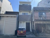 ゼロホーム施工！2018年12月築の築浅物件☆
室内大変綺麗にお使い頂いています！目の前が公園の為、陽当り・通風良好！
小中学校まで徒歩圏内！お子様の通学にも安心♪