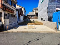 土地約30.15坪！南西向きで陽当り良好☆
間取りは自由設計！
スーパーや薬局、病院などが近く生活に便利な立地！
前道6ｍと車の出し入れのしやすい広さです！