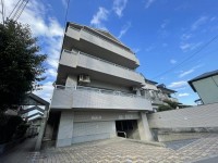 ☆阪急・JRへ２WAYアクセス☆
角部屋の為、陽当たり＆通風良好♪
LDKは広々19.7帖！ペット可（規約あり）
バルコニーが２ヵ所あり、お洗濯物も沢山干せます♪