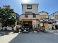 駅近！阪急「西山天王山」駅まで徒歩2分☆
オール電化仕様！太陽光パネル設置！2×4工法！
南側が駐車場の為、陽当たり良好♪
両面バルコニー！通風良好！1BOX駐車可！