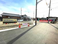 建築条件無土地！お好きなハウスメーカー・工務店で建築可能です♪
全8区画新規分譲地☆南・北・西の3面道路に面した角地！
駐車場の位置や間取りの自由度の高い区画です♪