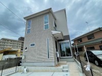 全３区画の分譲地！阪急とＪＲの２ＷＡＹアクセスで通勤・通学便利！
駐車２台可能な３ＬＤＫ！収納豊富なお家！
生活施設が徒歩圏内に揃っており生活便利♪