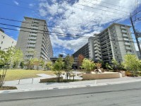 2021年建築の築浅マンション！南棟の最上階！
採光通風、眺望も大変良好♪
エアコン・照明付き！
収納スペース豊富です！