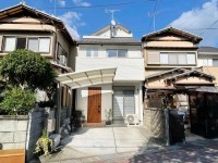 ２０１７年１１月建築の築浅物件！阪急『洛西口駅』まで徒歩１３分！
バルコニー４面あり！前面道路も広々７．６ｍで駐車もラクラク♪
買物施設も徒歩圏内！