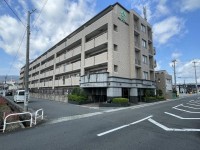 阪急「洛西口」駅まで徒歩4分！JR「桂川」駅まで徒歩12分！
令和5年11月上旬リフォーム済！
南向きバルコニーにつき、採光通風良好♪