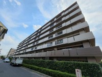 令和5年6月リフォーム済み☆
LDK南側に出窓有り！陽当たり良好です！
各居室収納スペース付で便利♪