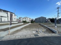 閑静な住宅地の全５区画の分譲地！ 自由設計につき、お好きな間取りで建築可能！ 前面道路も広々６ｍで駐車もラクラク♪近くに公園が多数！