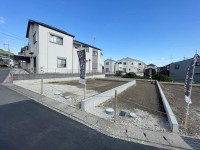 閑静な住宅地の全５区画の分譲地！ 自由設計につき、お好きな間取りで建築可能！ 前面道路も広々６ｍで駐車もラクラク♪近くに公園が多数！