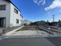 閑静な住宅地の全５区画の分譲地！
自由設計につき、お好きな間取りで建築可能！
前面道路も広々６ｍで駐車もラクラク♪近くに公園が多数！