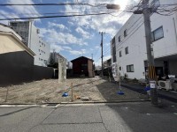 角地につき、採光通風が大変良好！
バス「九条大宮」停まで徒歩5分♪
近鉄と地下鉄の2WAYアクセスが可能な立地！
前道も広々6ｍある為、駐車が不安な方も安心♪