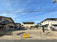 土地面積広々約６１坪！
建築条件無し土地につき、お好きな工務店やハウスメーカーで建築可能！
閑静な住宅地の整形地！南向きで陽当たり良好♪