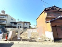 建築条件無し売り土地につきお好きな工務店やハウスメーカーで建築可能！
前道６メートルの為、駐車もラクラク♪
南向きの為、採光・通風良好！