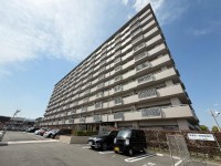 ペット飼育可能なマンション(規約有)！市バス「東土川橋」停徒歩３分！
６階のため、眺望良好です！
スーパー・コンビニ等の買い物施設が徒歩１０分圏内！