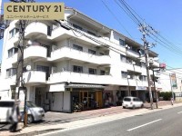 阪急「長岡天神」駅まで徒歩約５分！
通勤・通学にも便利です！周辺施設も充実しております♪
南向きバルコニーで日当たり良好です！