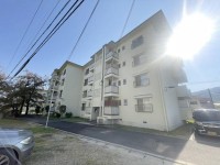 両面バルコニーで陽当たり・通風良好☆
阪急「西山天王山」駅徒歩７分で通勤通学に便利です♪
改装歴あり！全居室ゆったり６帖以上！即入居可能！