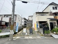 長岡京市、向日市、大山崎町を専門　ユニバーサルホームサービス 自由設計につきお好きな間取りで建築可能！！
道路を挟んだ目の前に池があるため、陽当たり・通風良好！
徒歩圏内に商業施設充実！