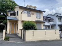 ファミリー世帯におすすめの４ＬＤＫ！リフォーム歴のあるお家！
南向きにつき陽当り良好！
阪急とＪＲの２ＷＡＹアクセスで通勤や通学に便利！