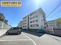 出入りのしやすい庭付きの１階部分！南向きのため日当たり・通風良好！
小学校まで徒歩５分圏内でお子様の通学も安心！
徒歩圏内にスーパーなど商業施設があり生活便利！