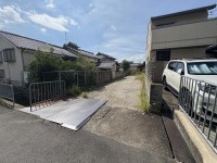 長岡京市、向日市、大山崎町を専門　ユニバーサルホームサービス 土地広々約４６坪！
建築条件無し売土地☆お好きなハウスメーカー・工務店で建築可能！
「久我」停留所まで徒歩３分！