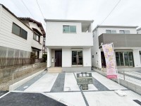 長岡京市、向日市、大山崎町を専門　ユニバーサルホームサービス 全３区画の分譲地！ＺＥＨ水準省エネ住宅！
南東向きにつき日当たり良好！収納スペース充実の２ＬＤＫ＋２Ｓ！
閑静な住宅街で緑が多く自然豊かな住環境♪
