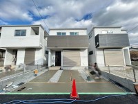 全3区画の分譲地!ZEH水準省エネ住宅!
南東向きにつき日当たり良好!収納スペース充実の2LDK+2S!
閑静な住宅街で緑が多く自然豊かな住環境♪