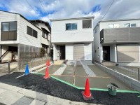 全3区画の分譲地!ZEH水準省エネ住宅!
南東向きにつき日当たり良好!収納スペース充実の2LDK+2S!
閑静な住宅街で緑が多く自然豊かな住環境♪