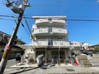 阪急『東向日駅』とＪＲ『向日町』の駅近２ＷＡＹアクセスで通勤・通学便利！
最上階の南向きバルコニーで陽当たり・通風良好！
全居室６帖以上の３ＬＤＫ！