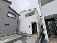 ＺＥＨ水準省エネ住宅のゆったり３ＬＤＫ！
収納力が高くライフスタイルの変化にも柔軟に対応できる間取！
小学校まで徒歩９分！子育て世帯の方にもオススメ立地です♪