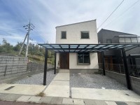 ２０２０年４月建築の築浅物件！
ＬＤＫ約１６帖！全居室６帖以上の広々とした間取り！
閑静な住宅地で　小さなお子様のいるご家庭も安心です♪