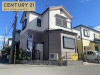 南向きバルコニー・角地の為、通風・陽当り良好！
全居室６帖以上の４ＬＤＫ！買い物施設が充実しており、生活のしやすい住環境☆
小学校まで徒歩圏内！お子様の通学も安心！